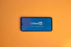 Leveraging LinkedIn Ads to Target Institutional Investors for Your NASDAQ or New York Stock Exchange Company